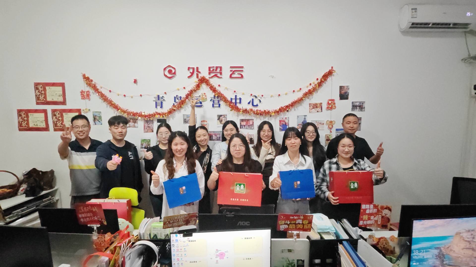 माओटोङले राष्ट्रिय दिवस र मध्य शरद पर्व मनाउँछ