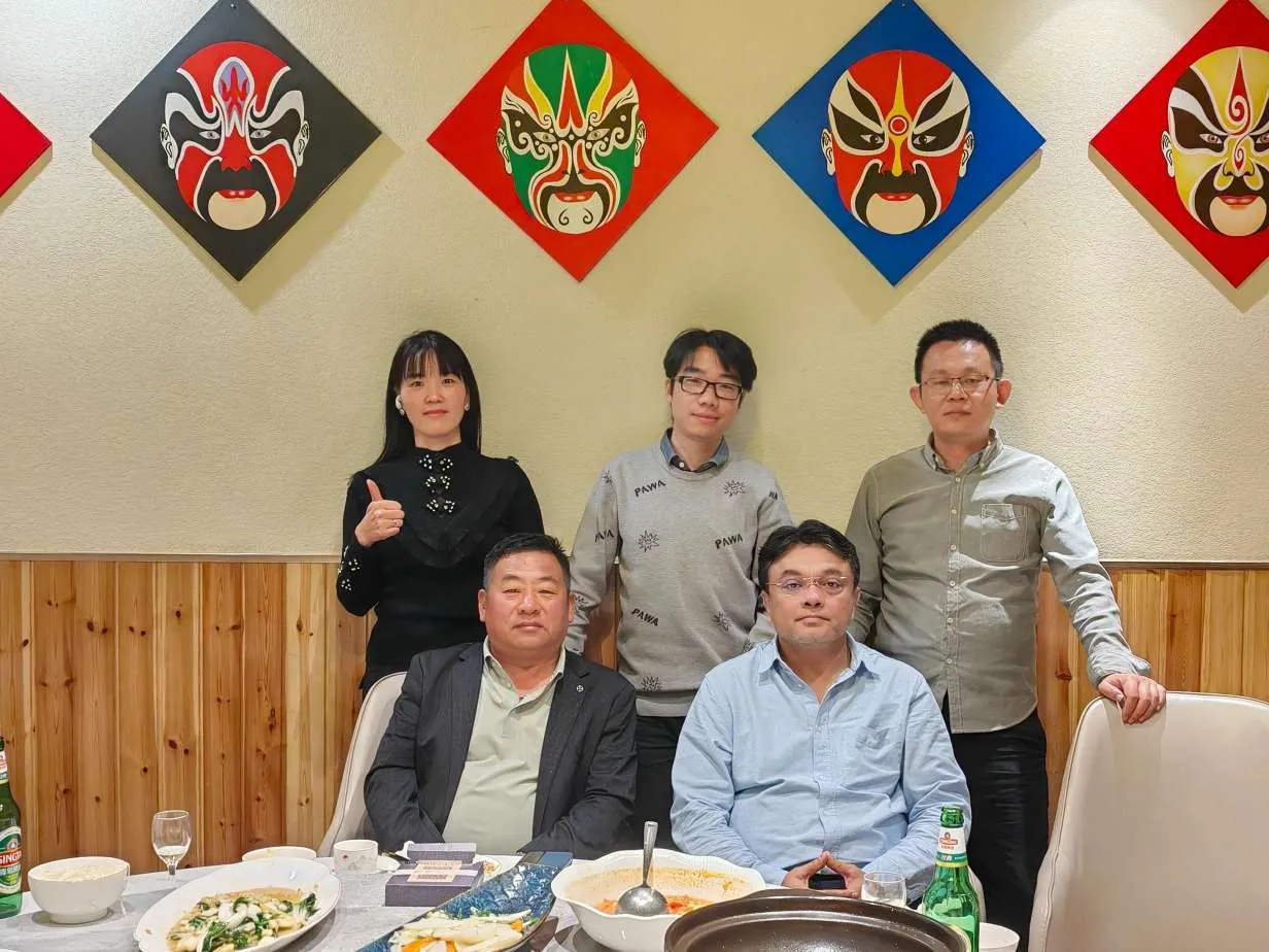 हाम्रा भारतीय साझेदारहरूलाई कारखानामा स्वागत गर्न पाउँदा ठूलो खुशी लाग्यो